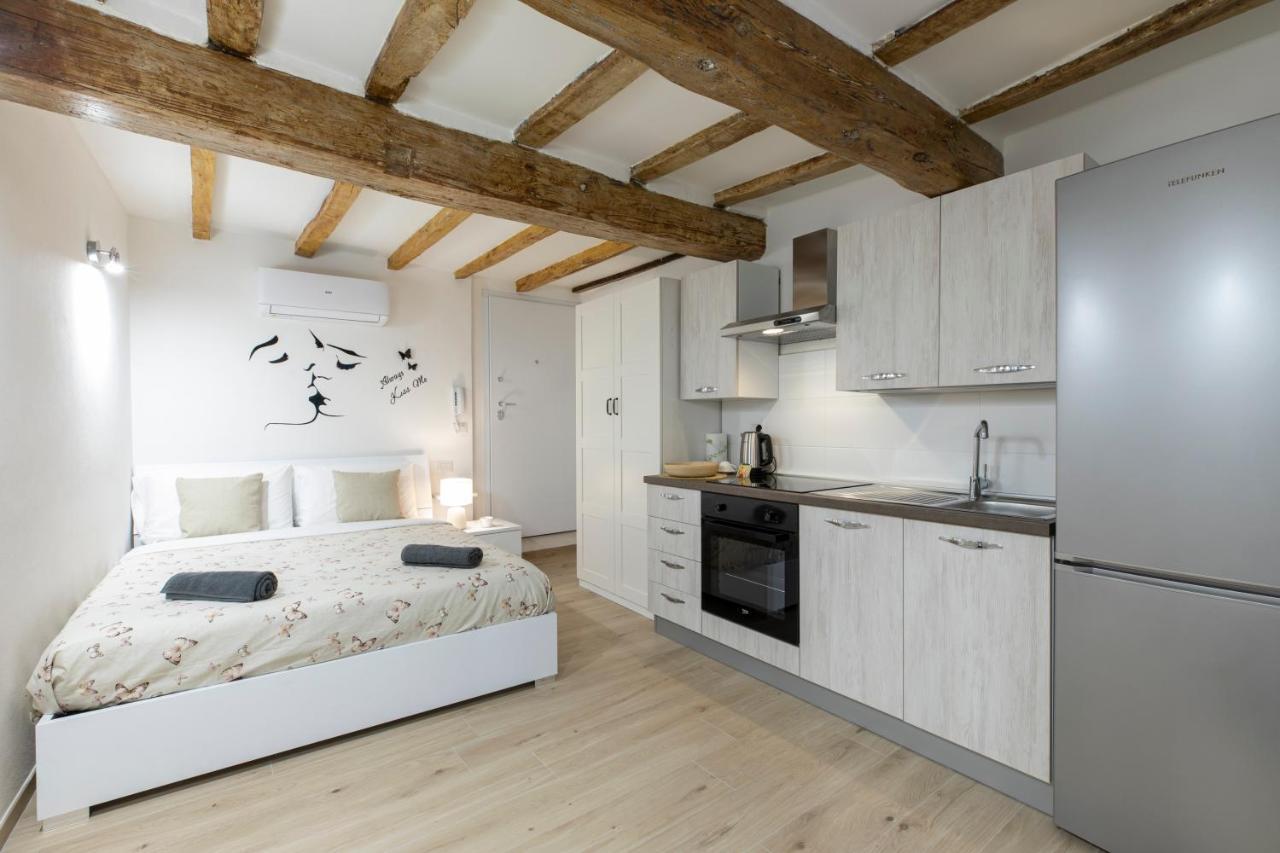 Luxury Suite In The Center I Private Patio & Kitchen Μπολόνια Εξωτερικό φωτογραφία